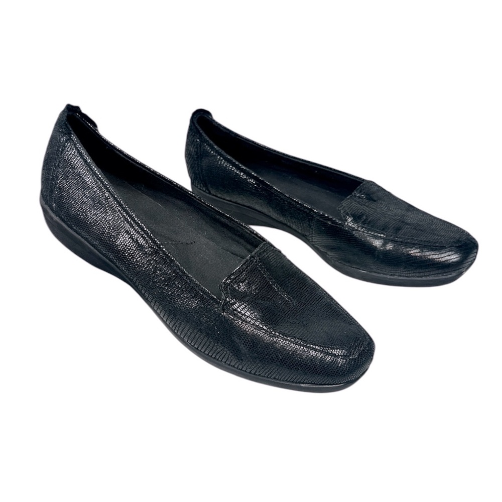 CLARKS Haydn Gloss Classic Black Leather Slip On Loafers Women’s Size 9M
